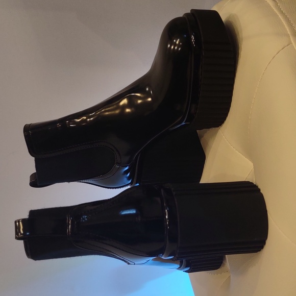 Gianni Bini Black Patent Lug Sole Chunky High Heel Pull On Boots Ryker 9 9 1/2 - Picture 6 of 6